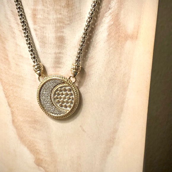 New..Necklace.. magnetic closure - Picture 2 of 3